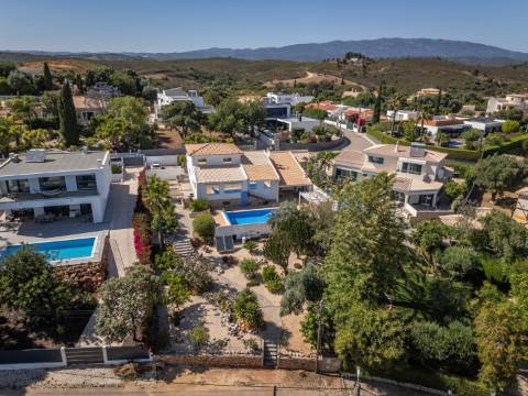 Moradia T3+1 com piscina e garagem