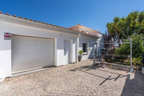 Moradia T3+1 com piscina e garagem