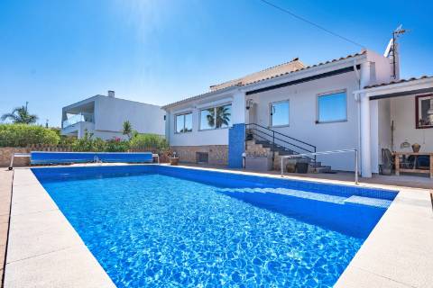 Moradia T3+1 com piscina e garagem