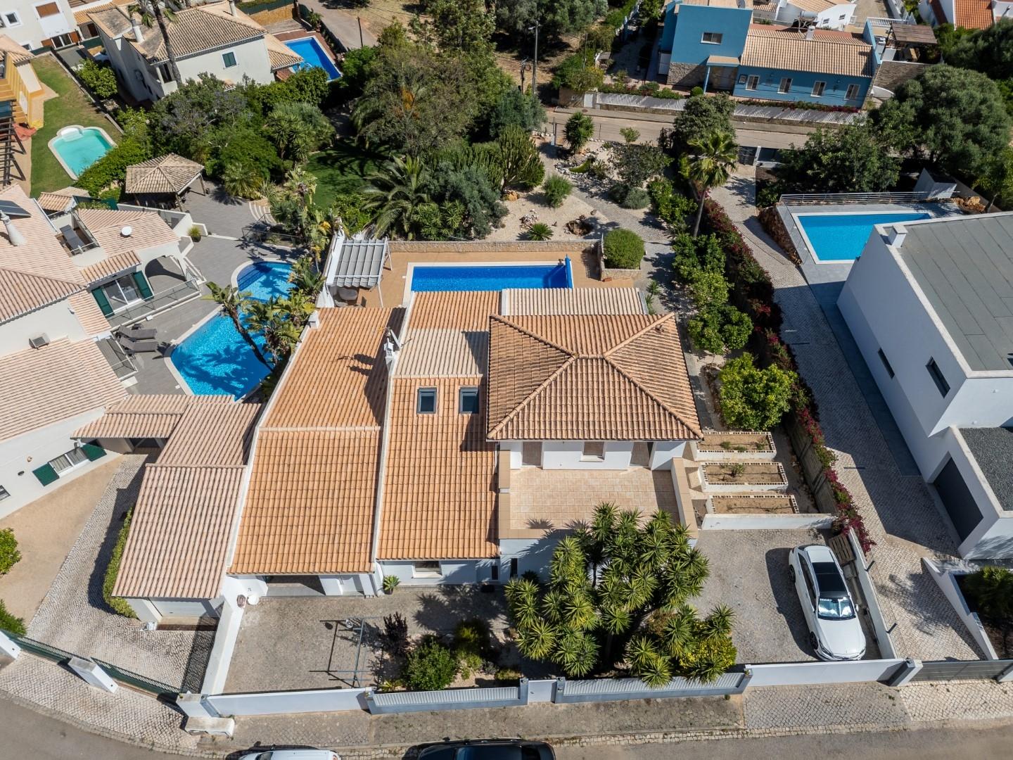 Moradia T3+1 com piscina e garagem