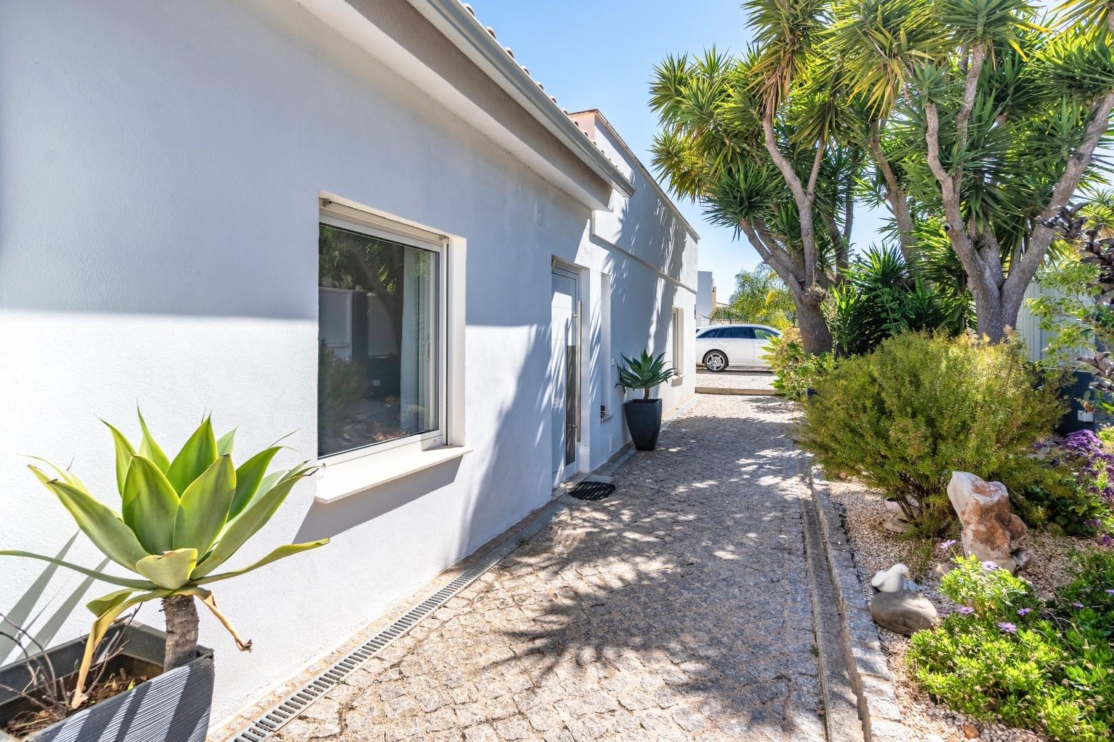 Moradia T3+1 com piscina e garagem