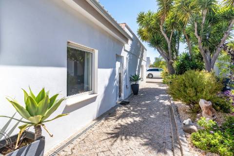 Moradia T3+1 com piscina e garagem