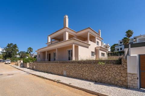 Moradia isolada T4+1 em Portimão