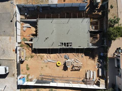 Moradia contemporânea T3+1 em construção