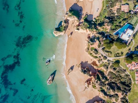 Moradia contemporânea T3+1 em construção