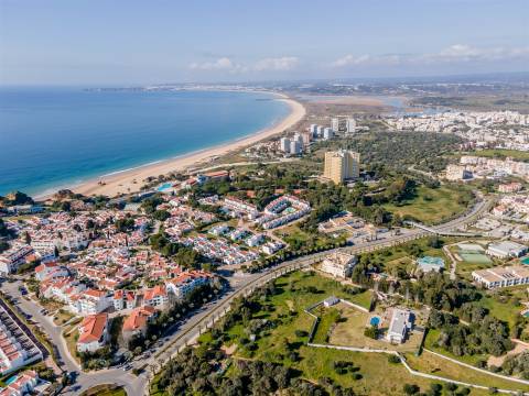 Moradia contemporânea T3+1 em construção