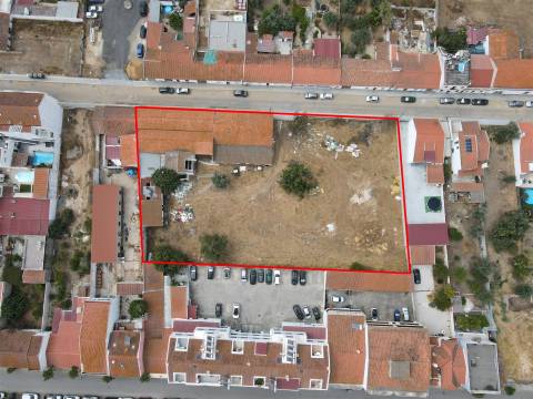 Terreno com armazém no Alentejo