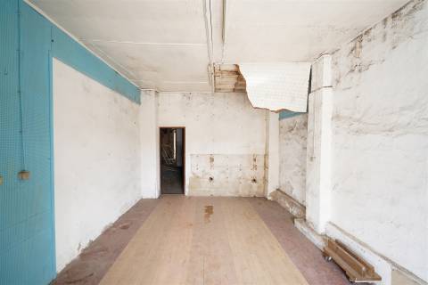 Terreno com armazém no Alentejo