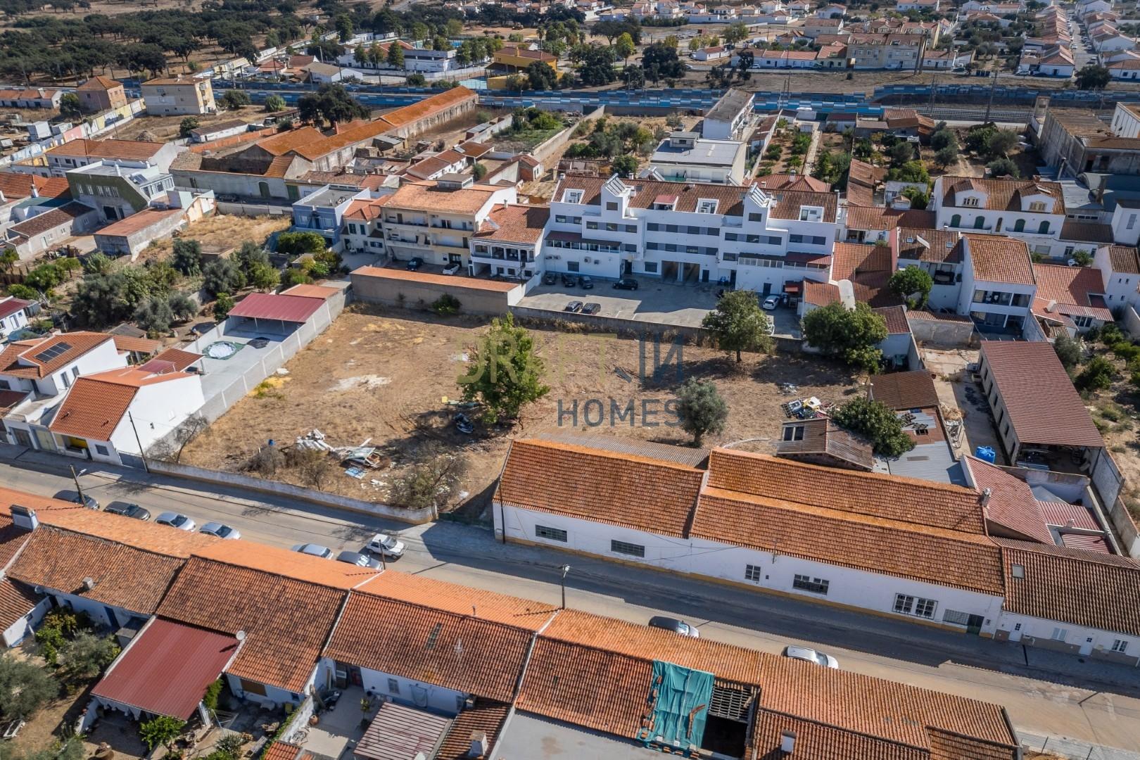 Terreno com armazém no Alentejo