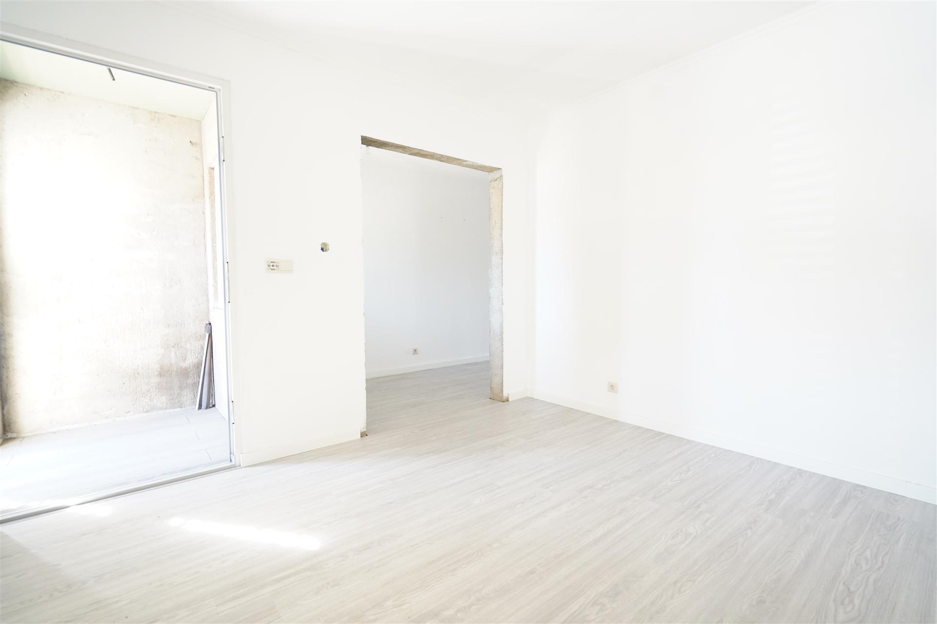 Moradia T4+1 com garagem