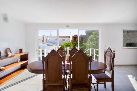 Moradia T4 com garagem