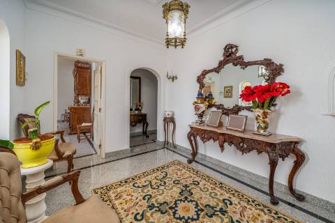 Moradia T4 com piscina e garagem