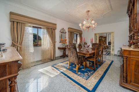 Moradia T4 com piscina e garagem