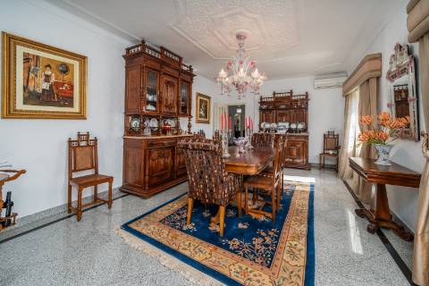 Moradia T4 com piscina e garagem