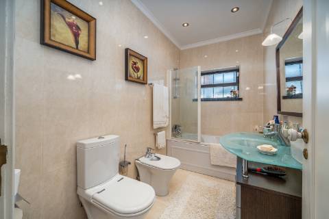 Moradia T4 com piscina e garagem