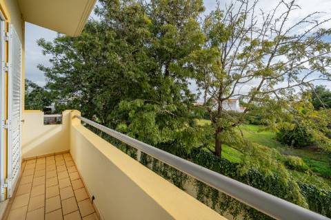 Apartamento T2 nas Ferreiras