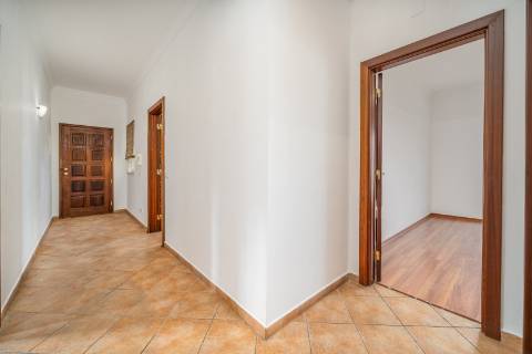Apartamento T2 nas Ferreiras