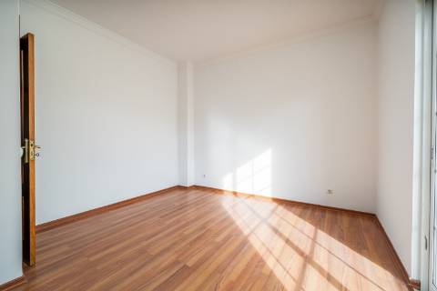 Apartamento T2 nas Ferreiras