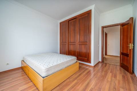 Apartamento T2 nas Ferreiras