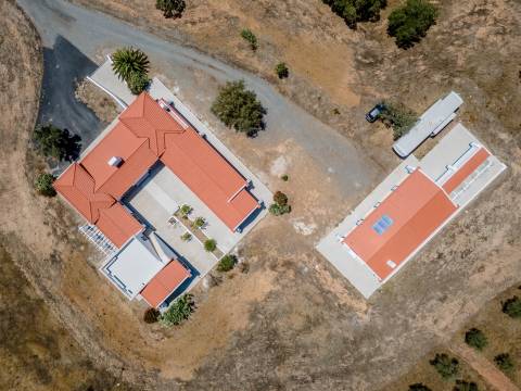 Monte alentejano com 28 hectares