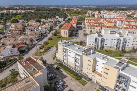 Apartamento T3 com garagem