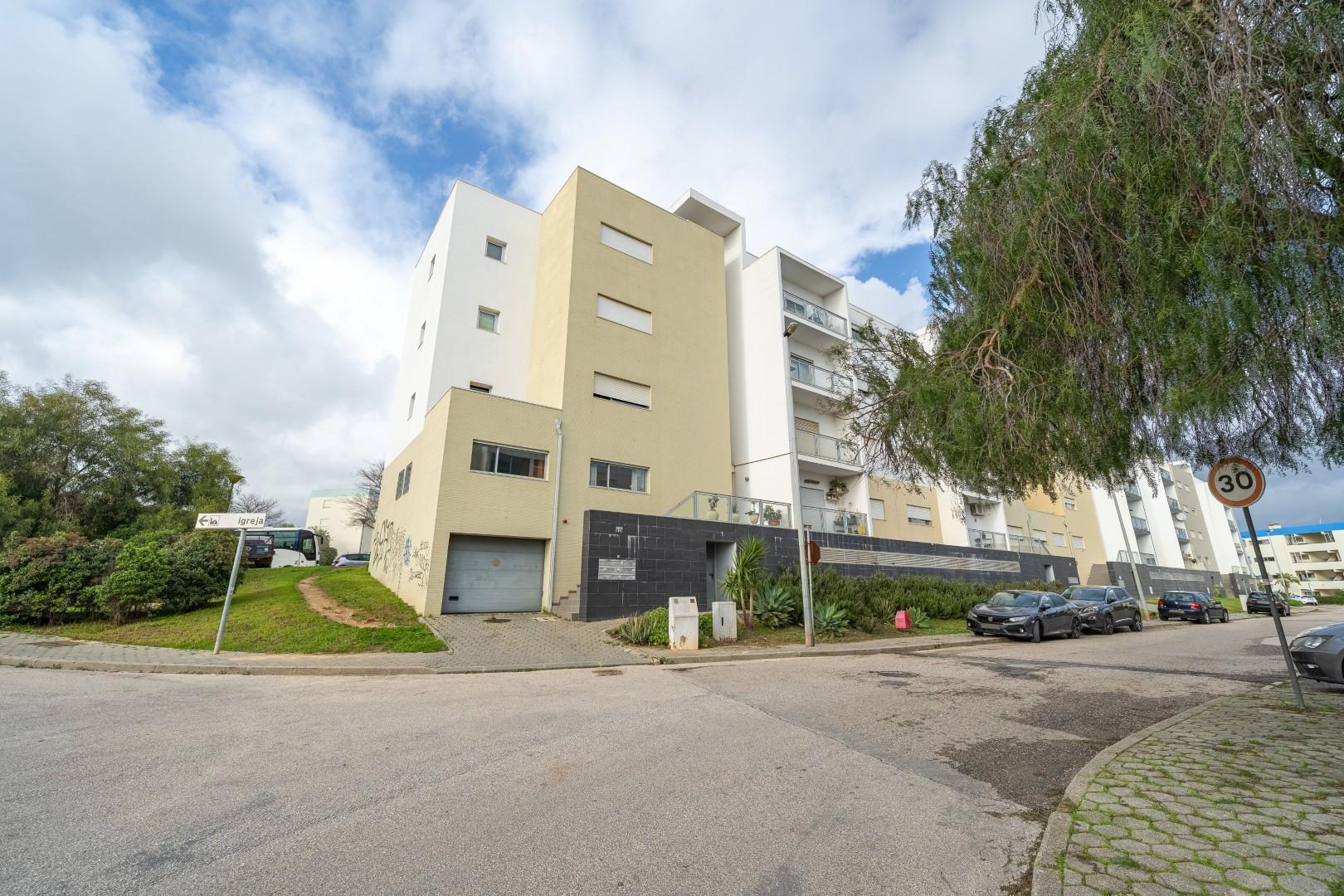 Apartamento T3 com garagem