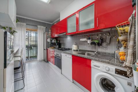 Apartamento T3 com garagem