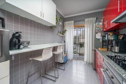 Apartamento T3 com garagem