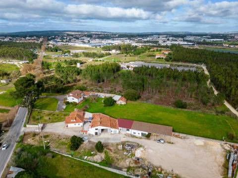 Terreno urbanizável na E.N. 360 - Estrada da Foz Aguas Santas  - Caldas da Rainha