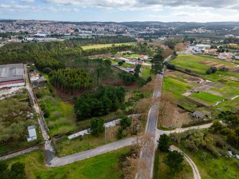 Terreno urbanizável na E.N. 360 - Estrada da Foz Aguas Santas  - Caldas da Rainha