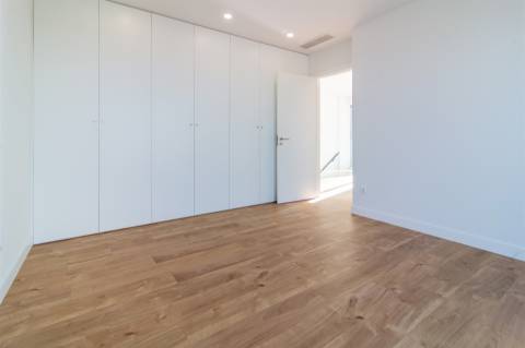 Apartamento T3 Duplex na Urbanização Quinta dos Capuchos, Leiria
