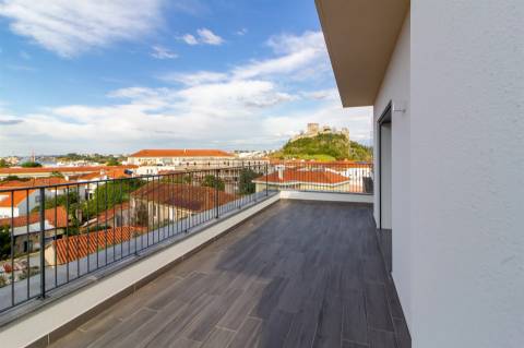 Apartamento T3 Duplex na Urbanização Quinta dos Capuchos, Leiria