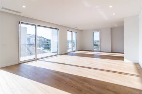 Apartamento T3 Duplex na Urbanização Quinta dos Capuchos, Leiria