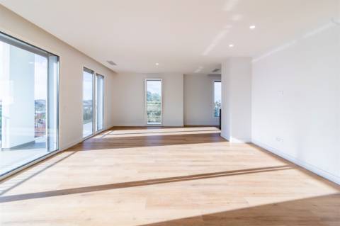 Apartamento T3 Duplex na Urbanização Quinta dos Capuchos, Leiria