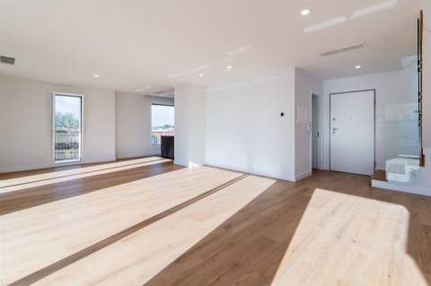 Apartamento T3 Duplex na Urbanização Quinta dos Capuchos, Leiria