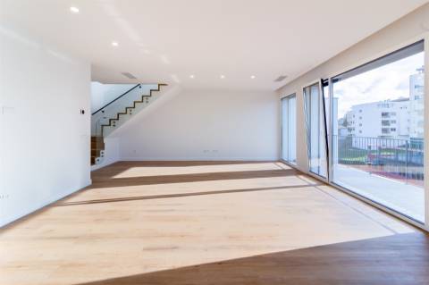 Apartamento T3 Duplex na Urbanização Quinta dos Capuchos, Leiria
