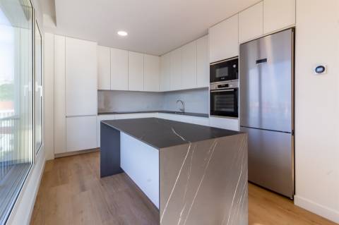 Apartamento T3 Duplex na Urbanização Quinta dos Capuchos, Leiria