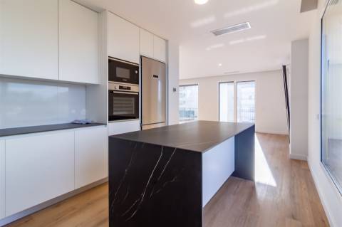 Apartamento T3 Duplex na Urbanização Quinta dos Capuchos, Leiria