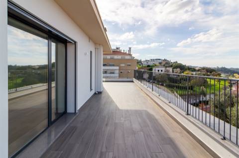 Apartamento T3 Duplex na Urbanização Quinta dos Capuchos, Leiria