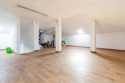 Fábrica de Cerveja  Artesanal  com Marca Registada - MAFRA, LISBOA