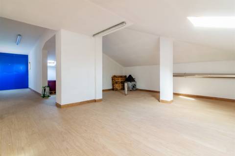 Fábrica de Cerveja  Artesanal  com Marca Registada - MAFRA, LISBOA