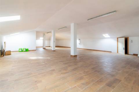 Fábrica de Cerveja  Artesanal  com Marca Registada - MAFRA, LISBOA