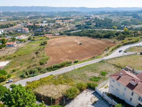 Lote de Terreno com 900m², para Construção de Moradia Unifamiliar!