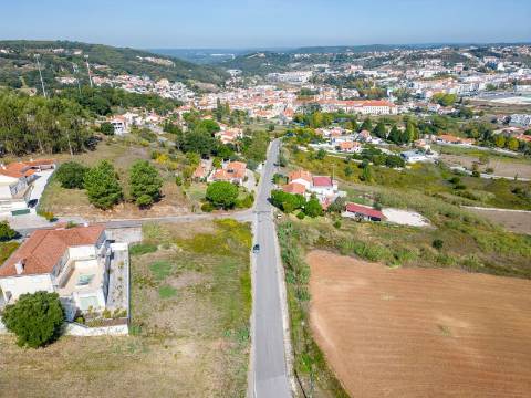 Lote de Terreno com 900m², para Construção de Moradia Unifamiliar!