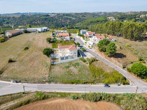 Lote de Terreno com 900m², para Construção de Moradia Unifamiliar!