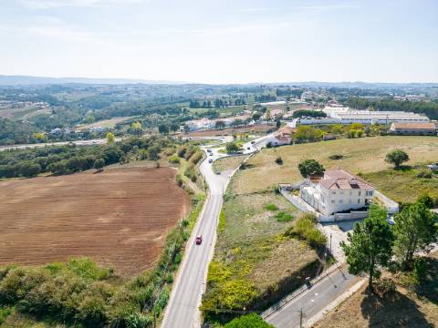 Lote de Terreno com 900m², para Construção de Moradia Unifamiliar!