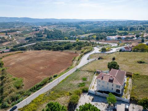 Lote de Terreno com 900m², para Construção de Moradia Unifamiliar!