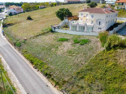 Lote de Terreno com 900m², para Construção de Moradia Unifamiliar!