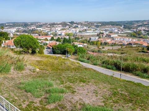 Lote de Terreno com 900m², para Construção de Moradia Unifamiliar!