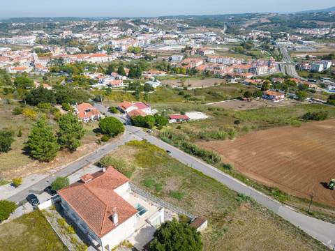 Lote de Terreno com 900m², para Construção de Moradia Unifamiliar!